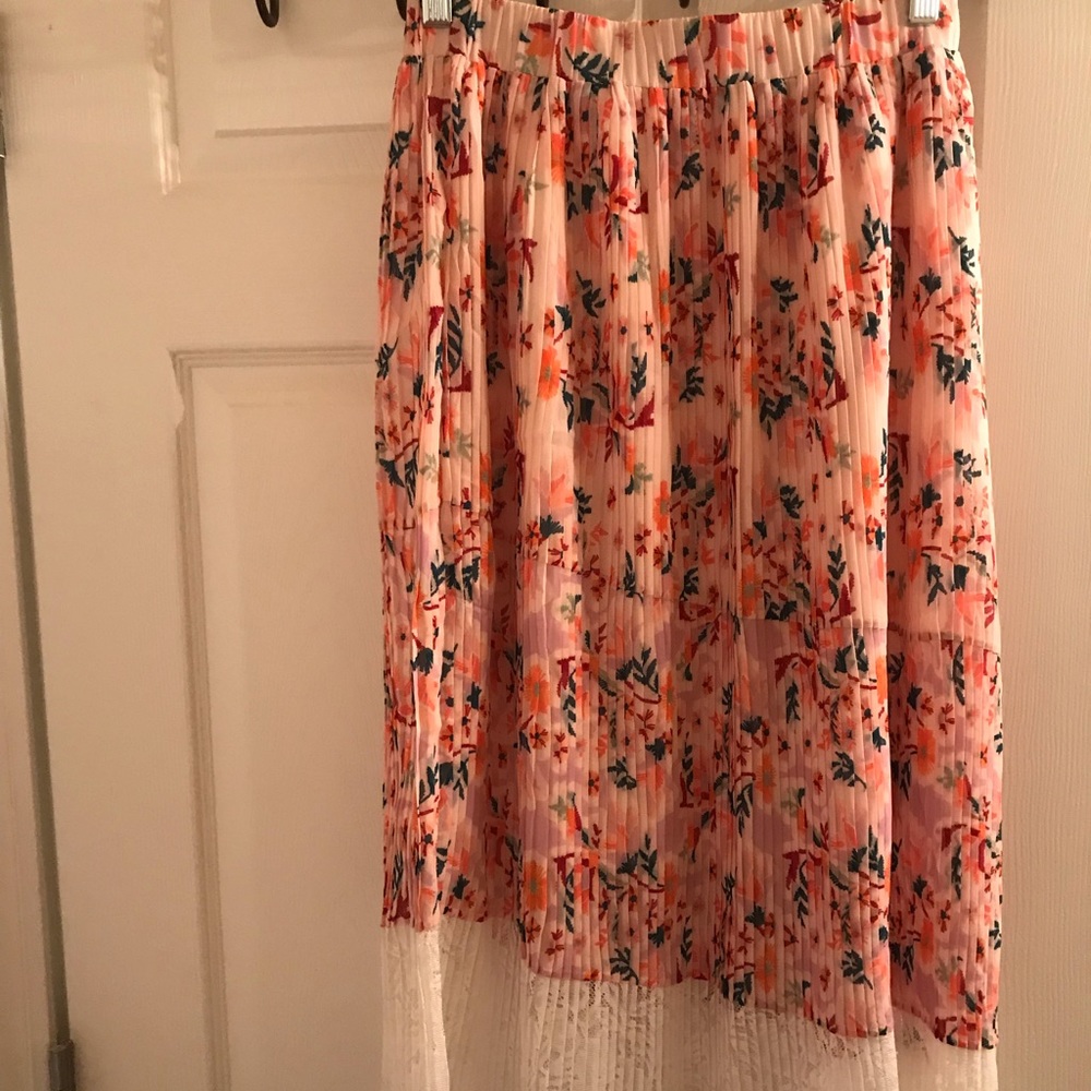 LAIA Pleated floral skirt